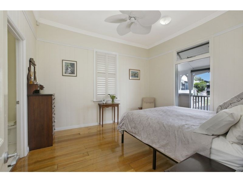 74 Glenora Street, Wynnum QLD 4178