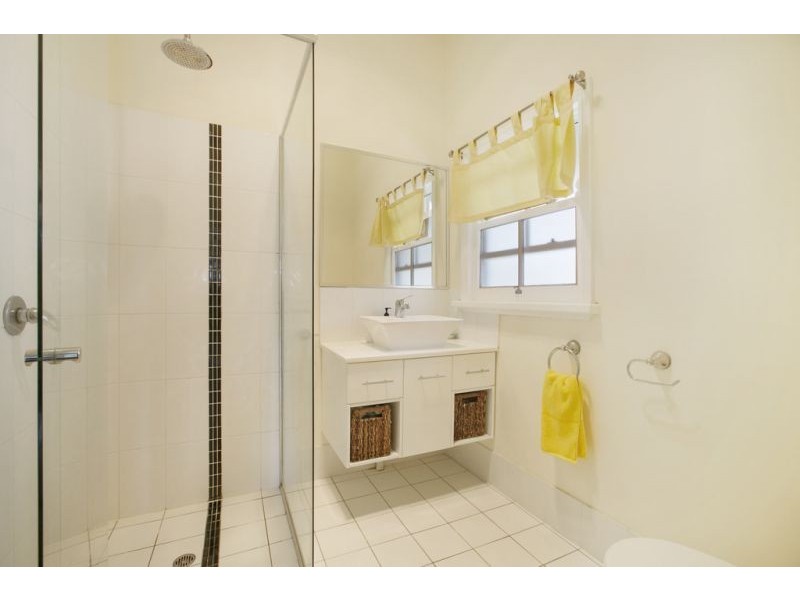 74 Glenora Street, Wynnum QLD 4178