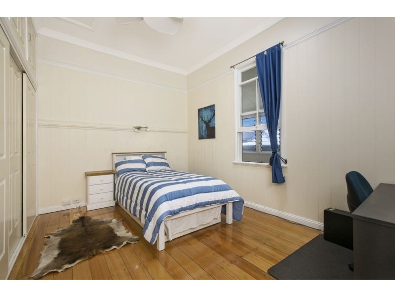 74 Glenora Street, Wynnum QLD 4178