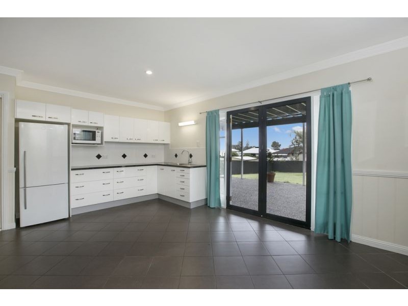 74 Glenora Street, Wynnum QLD 4178