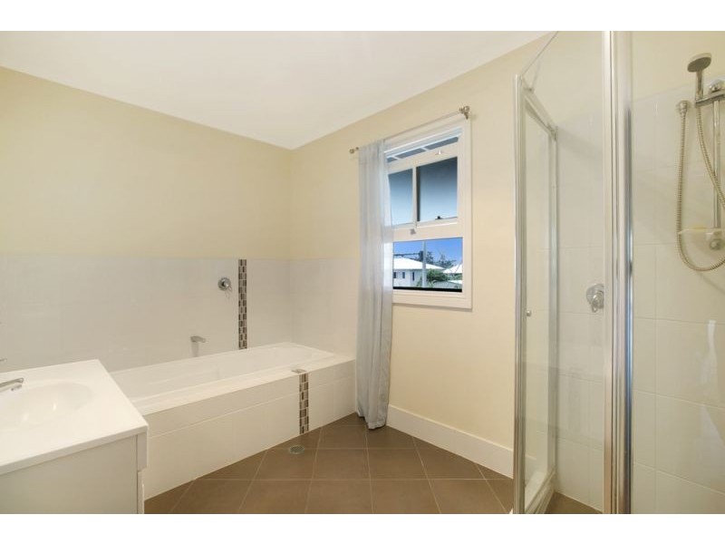 74 Glenora Street, Wynnum QLD 4178