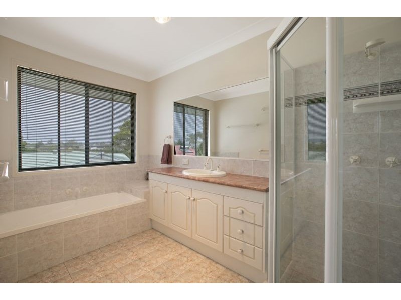 5 Hayley Street, Manly West QLD 4179
