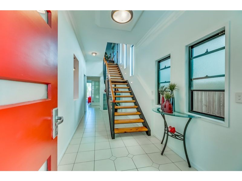 92 Moreton Avenue, Wynnum QLD 4178