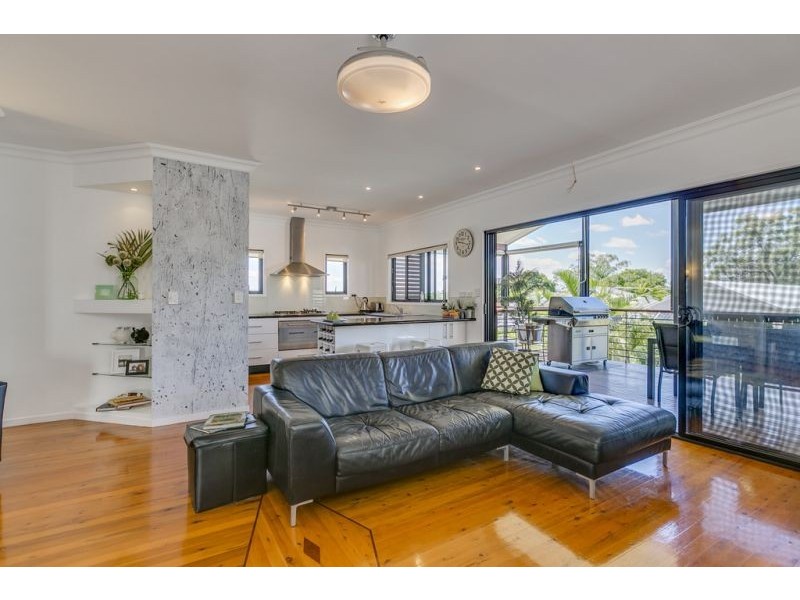 92 Moreton Avenue, Wynnum QLD 4178