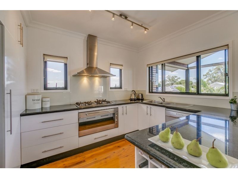 92 Moreton Avenue, Wynnum QLD 4178