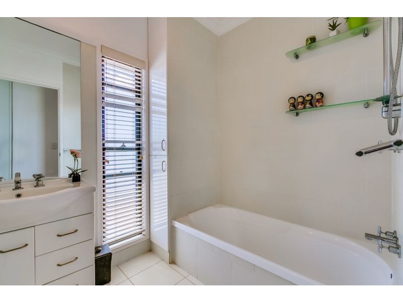 92 Moreton Avenue, Wynnum QLD 4178