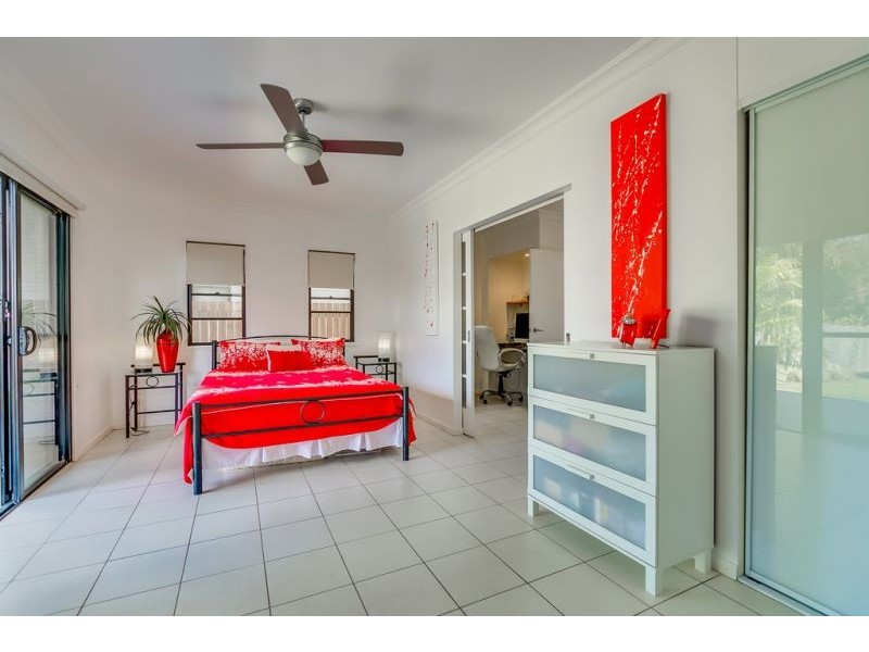 92 Moreton Avenue, Wynnum QLD 4178