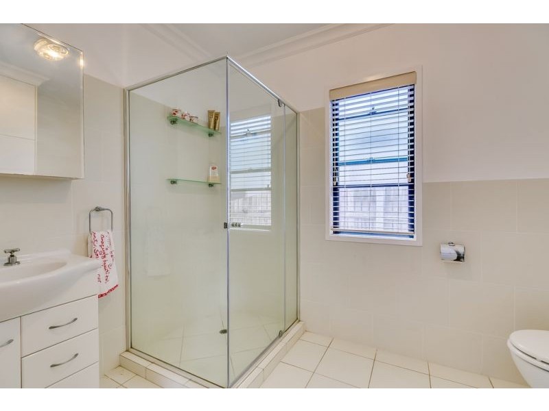 92 Moreton Avenue, Wynnum QLD 4178