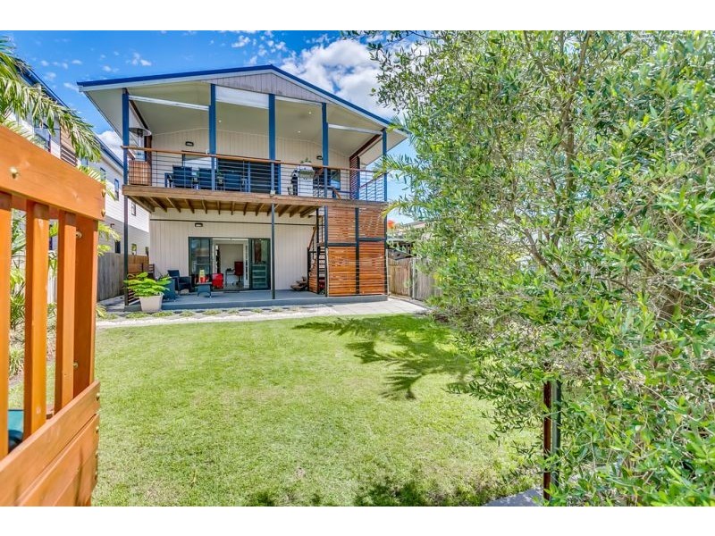 92 Moreton Avenue, Wynnum QLD 4178