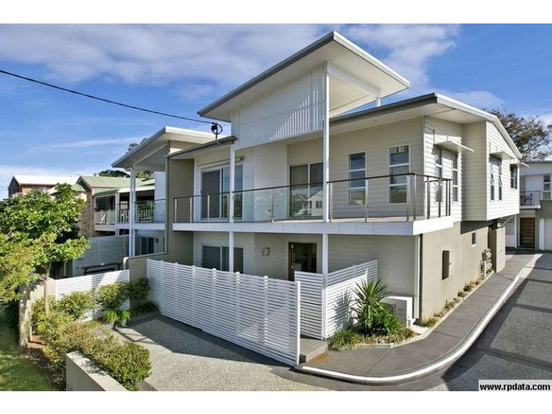2/17 Berrima Street, Wynnum QLD 4178