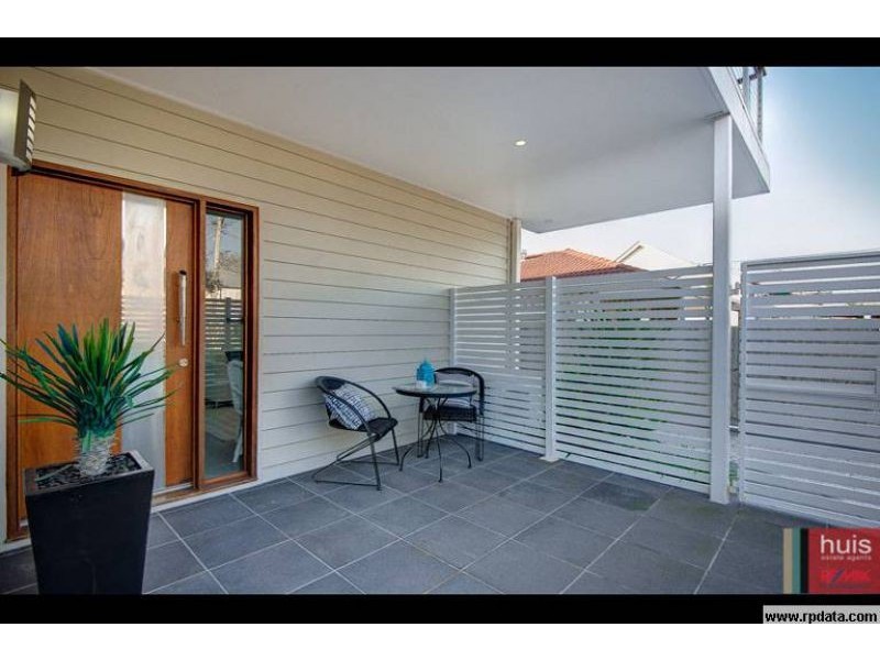 2/17 Berrima Street, Wynnum QLD 4178