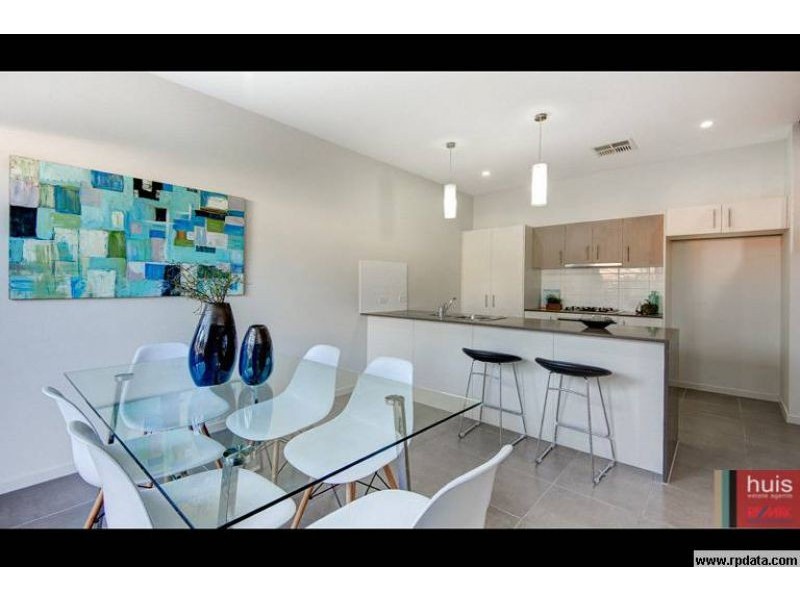 2/17 Berrima Street, Wynnum QLD 4178