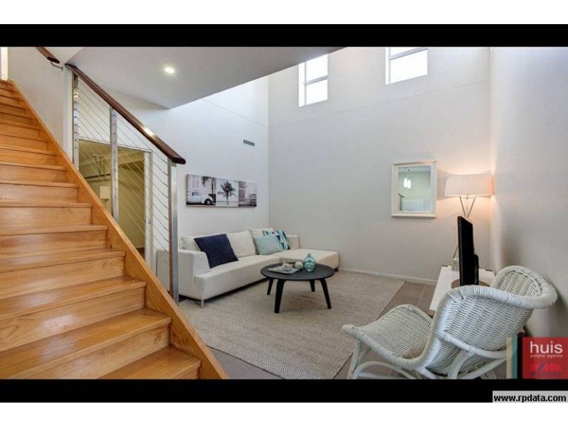2/17 Berrima Street, Wynnum QLD 4178