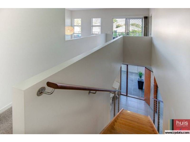 2/17 Berrima Street, Wynnum QLD 4178