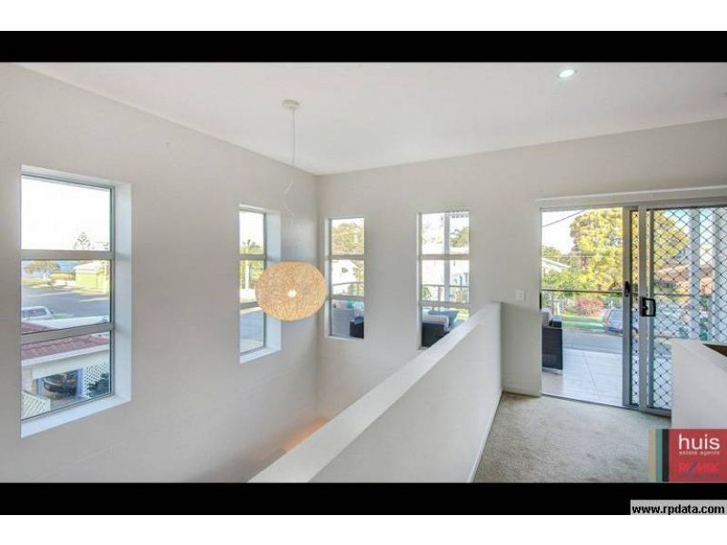 2/17 Berrima Street, Wynnum QLD 4178