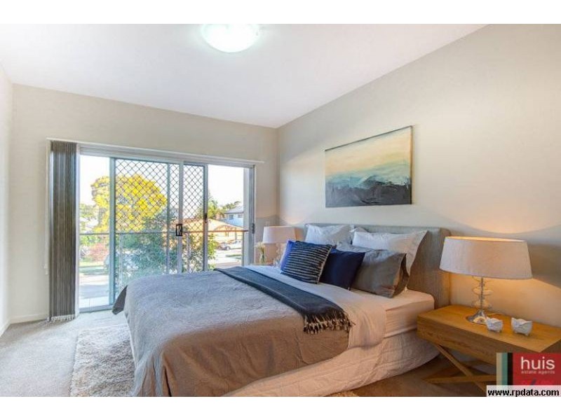 2/17 Berrima Street, Wynnum QLD 4178