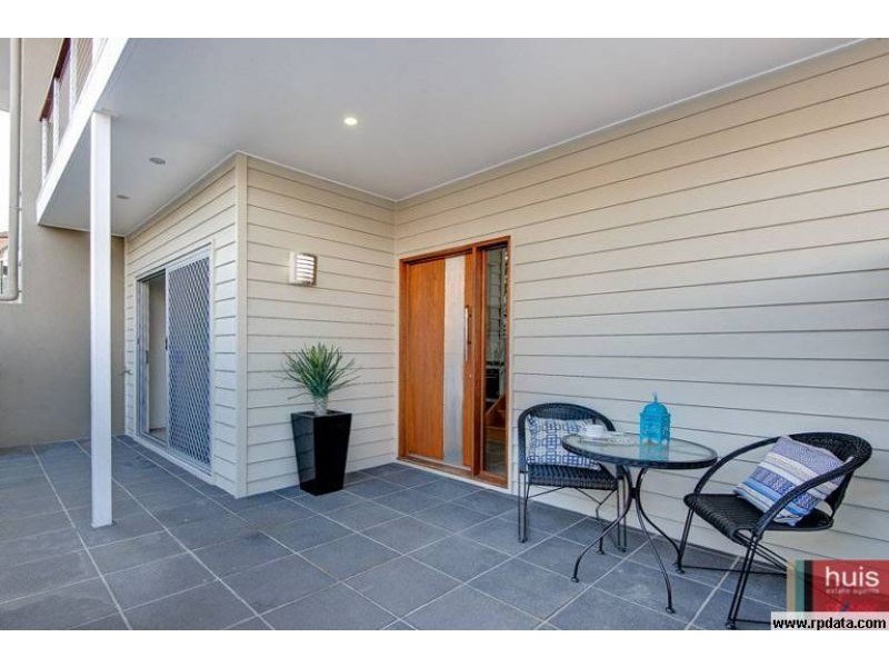 2/17 Berrima Street, Wynnum QLD 4178