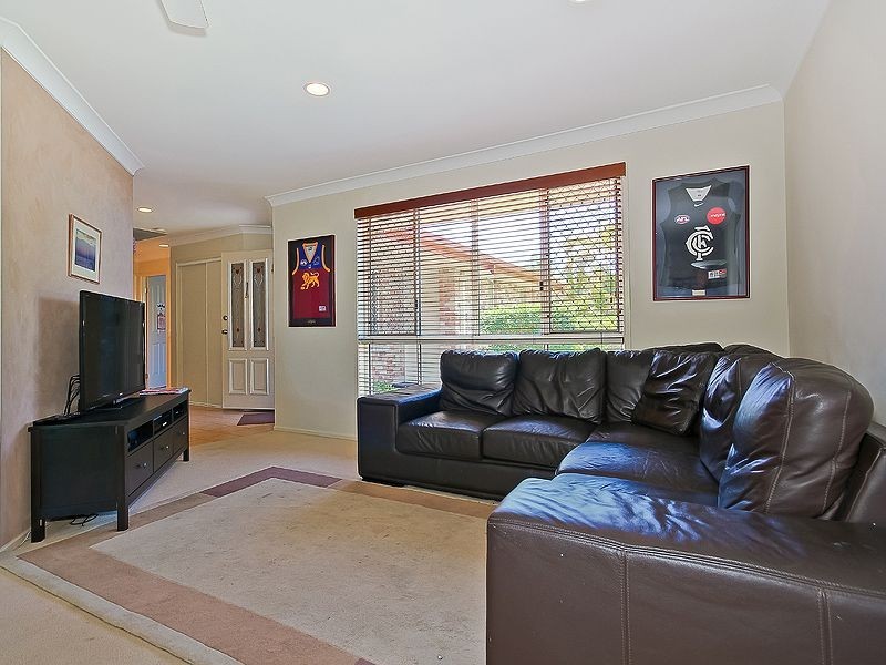 32 Samantha Street, Wynnum West QLD 4178