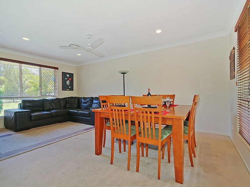 32 Samantha Street, Wynnum West QLD 4178