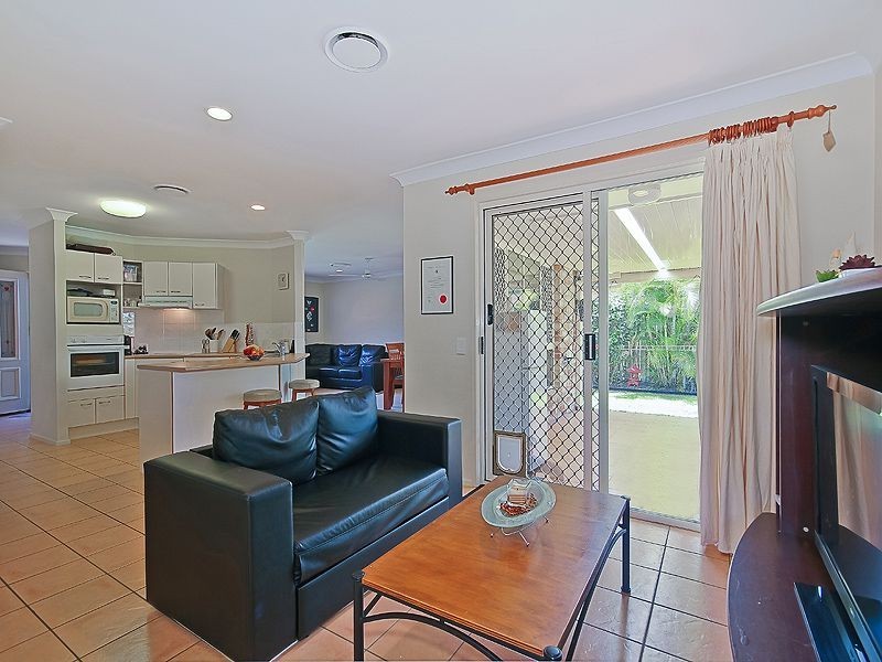 32 Samantha Street, Wynnum West QLD 4178