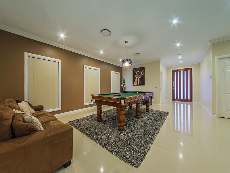 8 Foxwood Circuit, Wakerley QLD 4154