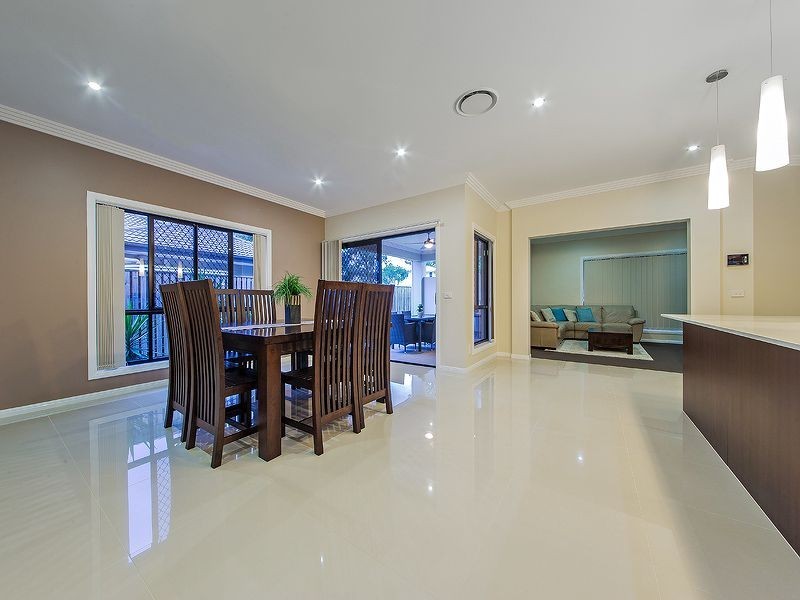8 Foxwood Circuit, Wakerley QLD 4154
