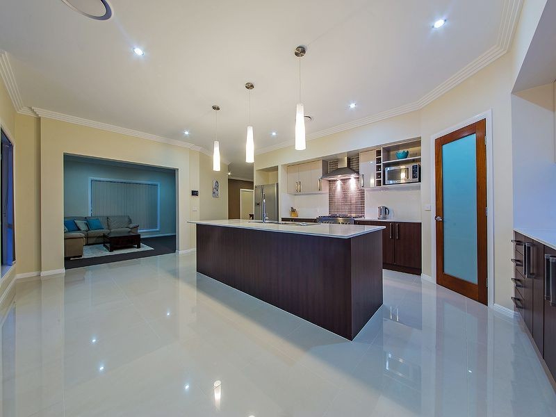 8 Foxwood Circuit, Wakerley QLD 4154