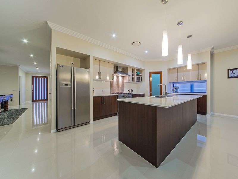8 Foxwood Circuit, Wakerley QLD 4154