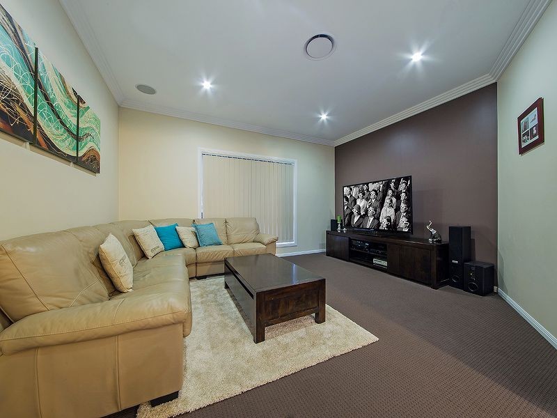 8 Foxwood Circuit, Wakerley QLD 4154