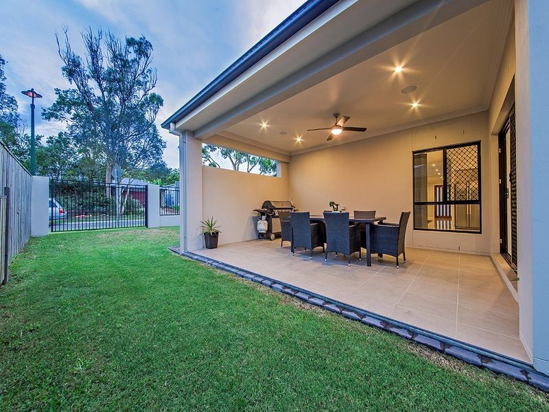8 Foxwood Circuit, Wakerley QLD 4154
