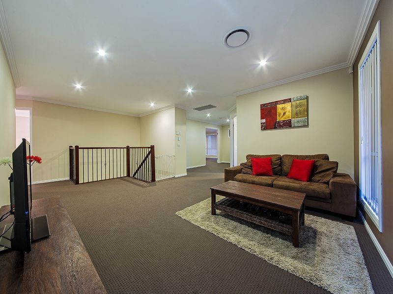 8 Foxwood Circuit, Wakerley QLD 4154