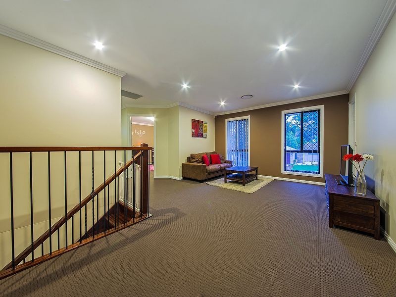 8 Foxwood Circuit, Wakerley QLD 4154