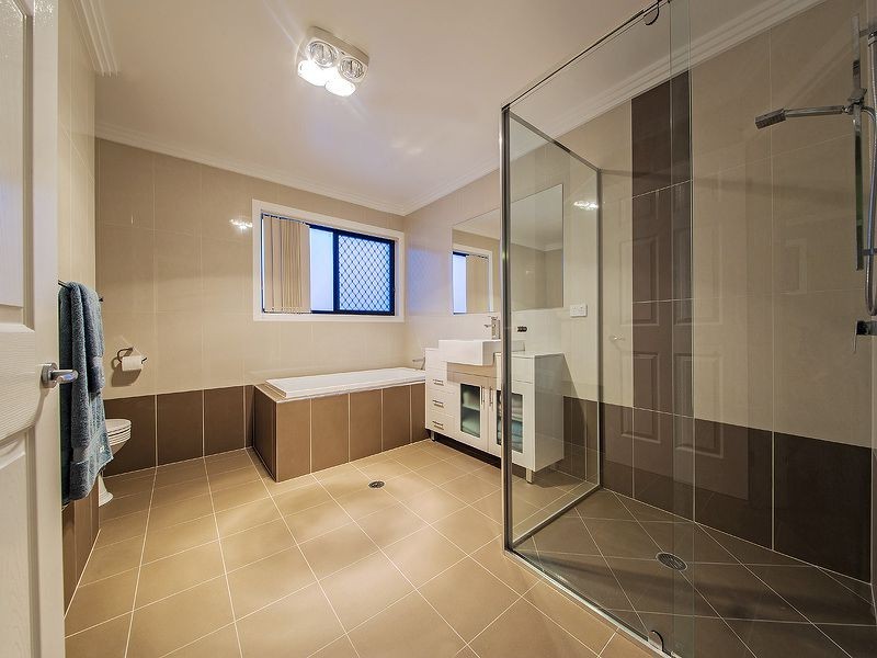 8 Foxwood Circuit, Wakerley QLD 4154