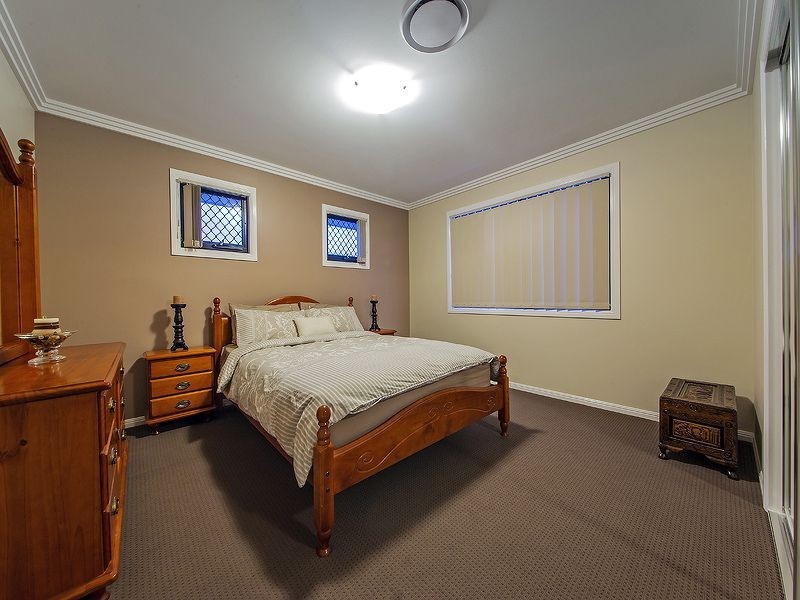 8 Foxwood Circuit, Wakerley QLD 4154