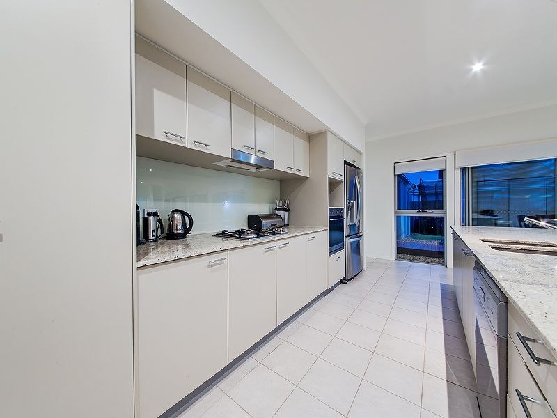 16 Macquarie Street, Wakerley QLD 4154