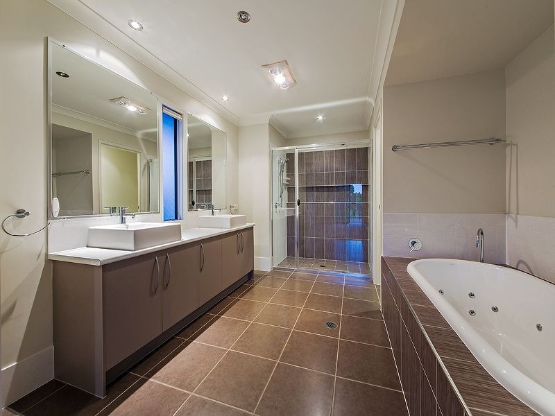 15 Gumdale Street, Wakerley QLD 4154