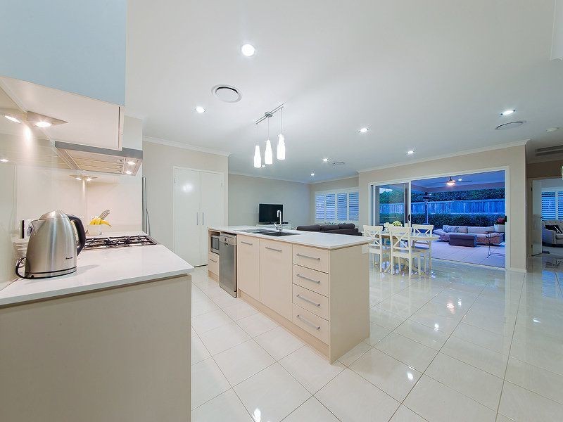 17 Foxwood Circuit, Wakerley QLD 4154