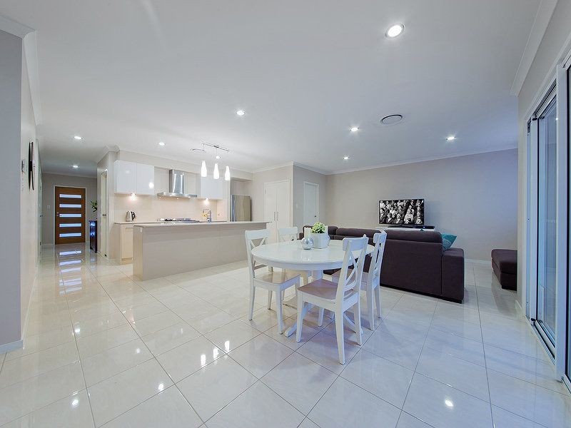 17 Foxwood Circuit, Wakerley QLD 4154