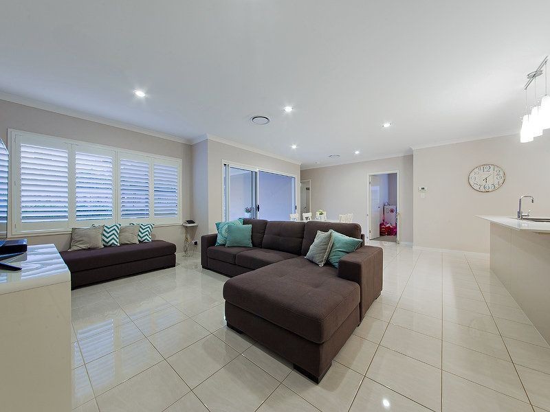 17 Foxwood Circuit, Wakerley QLD 4154