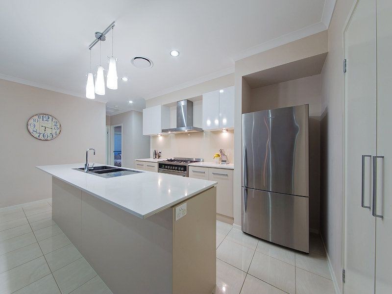 17 Foxwood Circuit, Wakerley QLD 4154