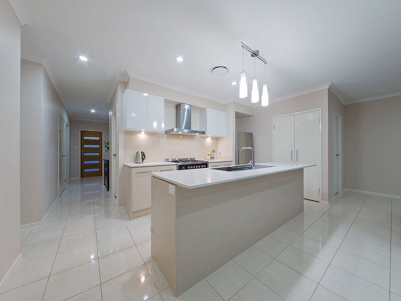 17 Foxwood Circuit, Wakerley QLD 4154
