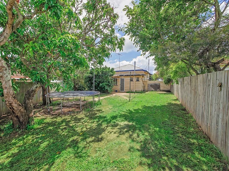 74 Dickenson Street, Carina QLD 4152
