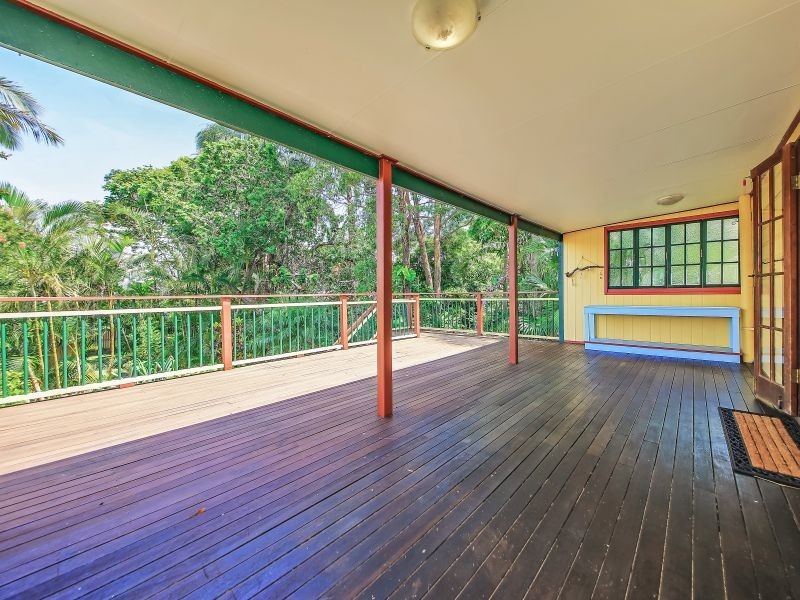 90 Gordon Parade, Manly QLD 4179