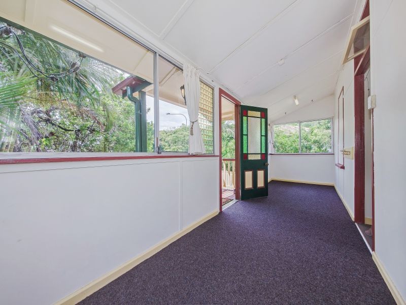 90 Gordon Parade, Manly QLD 4179
