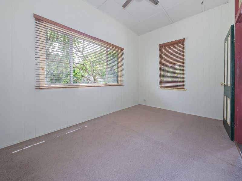 90 Gordon Parade, Manly QLD 4179