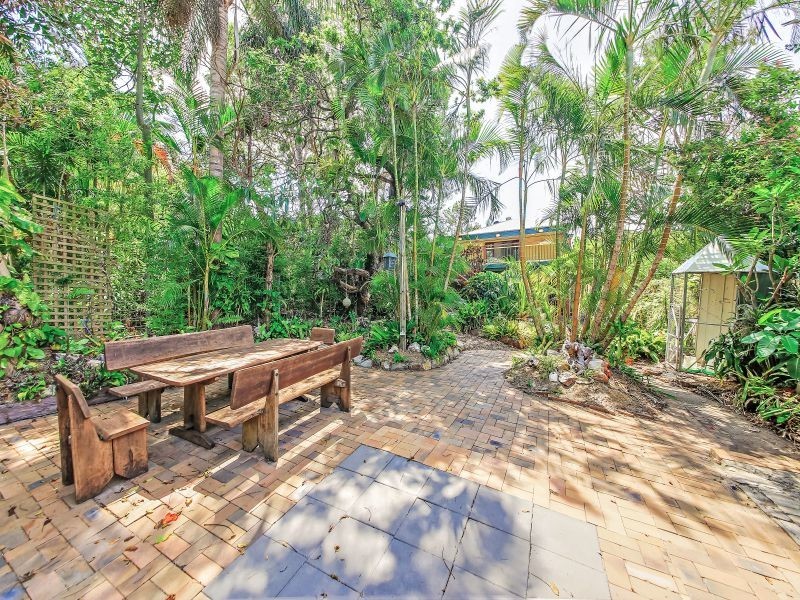 90 Gordon Parade, Manly QLD 4179