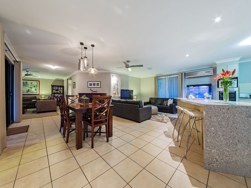 52 gordon crescent, Wakerley QLD 4154