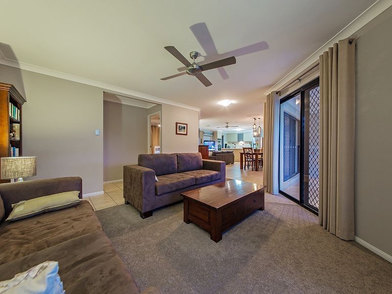 52 gordon crescent, Wakerley QLD 4154