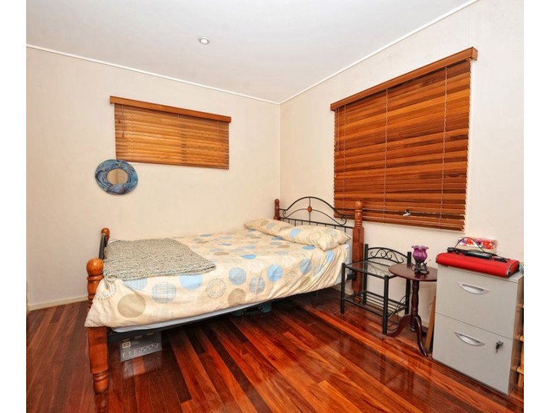 8 Sunstone St, Manly West QLD 4179