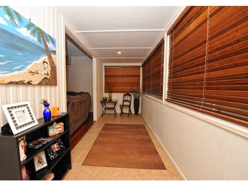 8 Sunstone St, Manly West QLD 4179